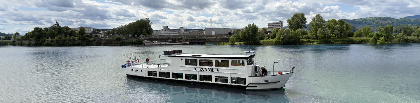 L’Evana naviguant sur la Saône